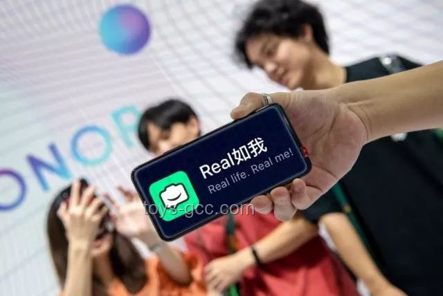 《小杨有约16》背后的直播电商新趋势：小精灵real的启示